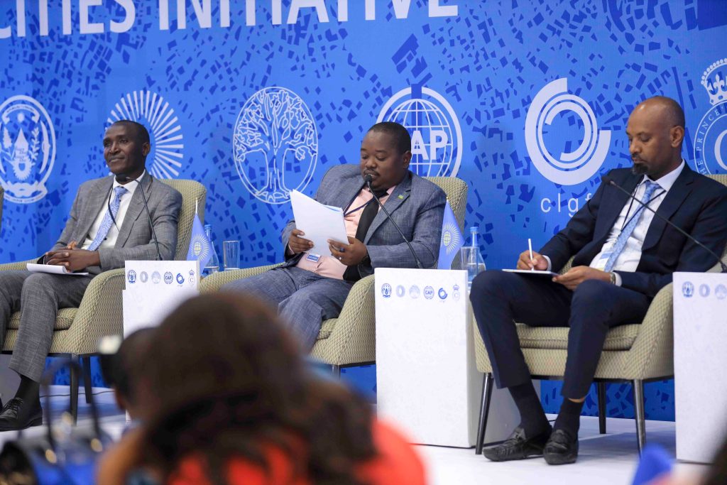 (l-r) Mr Janvier Ramuli, Dr Merard Mpabwanamaguru and Mr Aklilu Frikresilassie